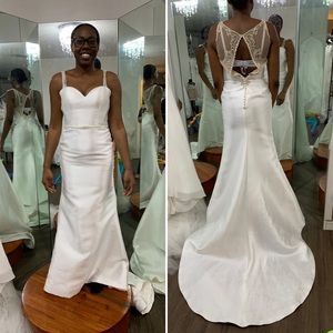 Ivory simple mermaid beaded sheer detail buttons